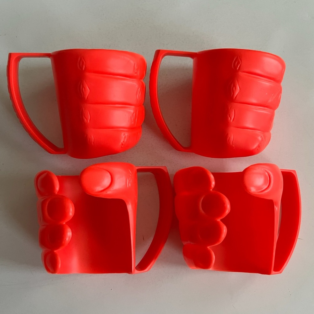 Vintage Set of 4 Promo 7-Eleven Red Plastic
Monster Hand Drink Holders